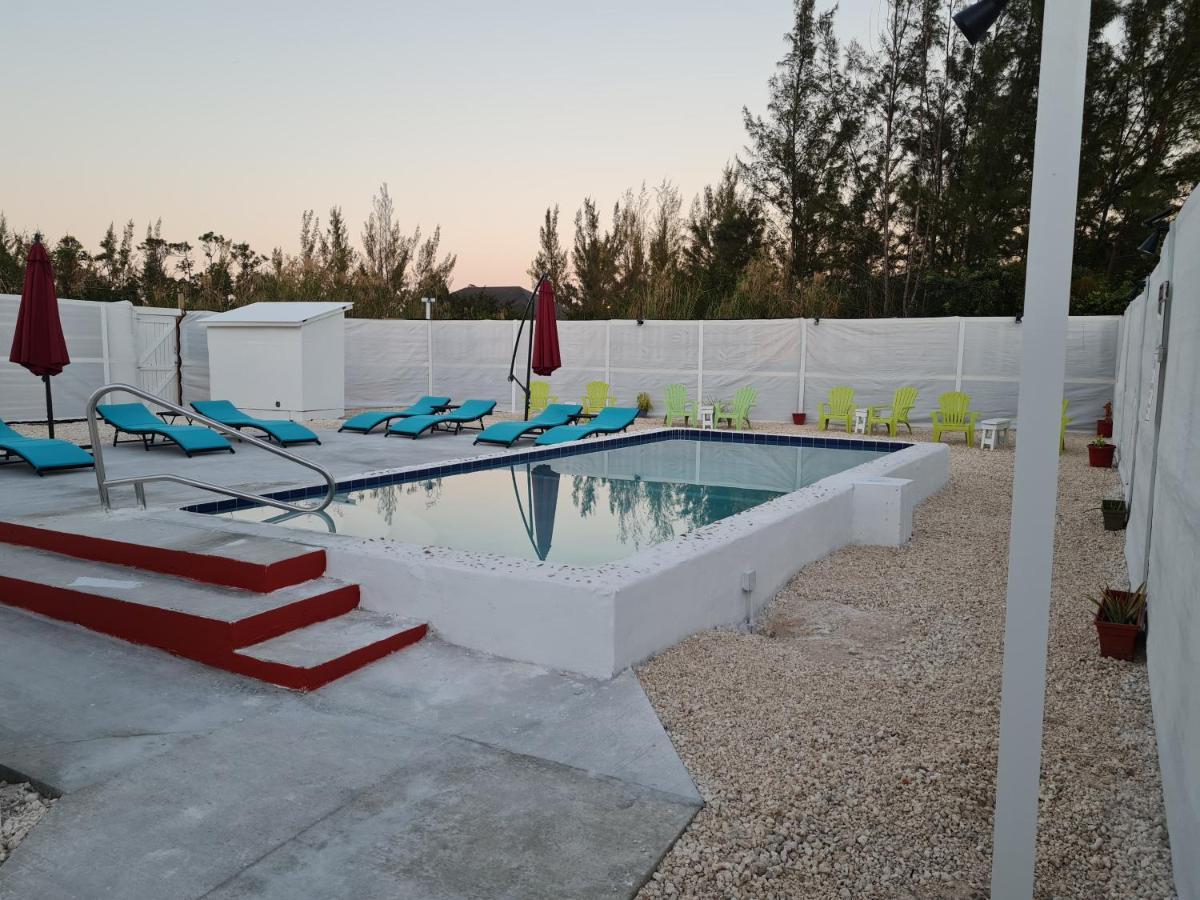 Bell At The Airport Suites Adults Only - Free Airport Transportation Nassau Esterno foto