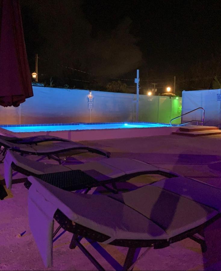 Bell At The Airport Suites Adults Only - Free Airport Transportation Nassau Esterno foto