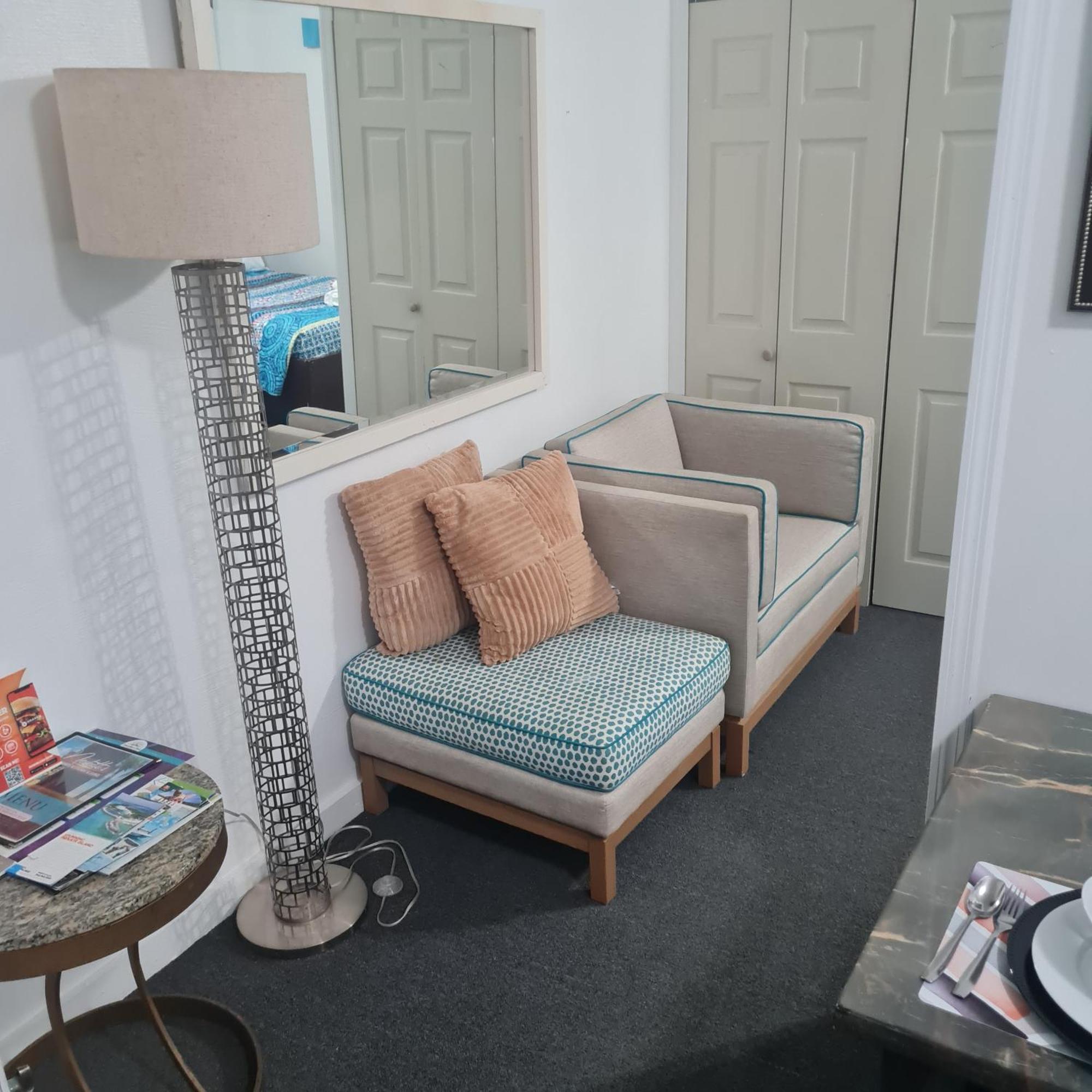 Bell At The Airport Suites Adults Only - Free Airport Transportation Nassau Esterno foto
