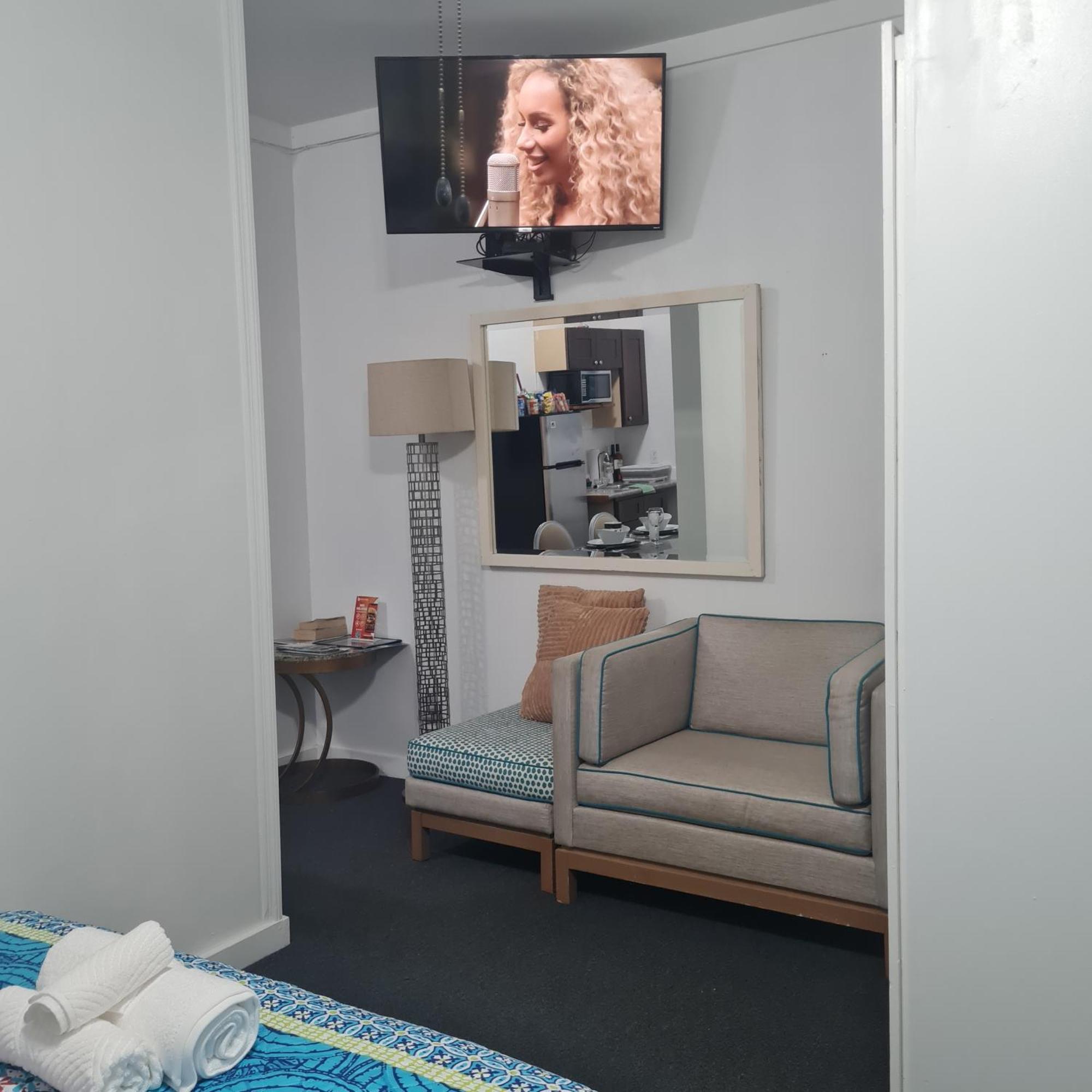Bell At The Airport Suites Adults Only - Free Airport Transportation Nassau Esterno foto