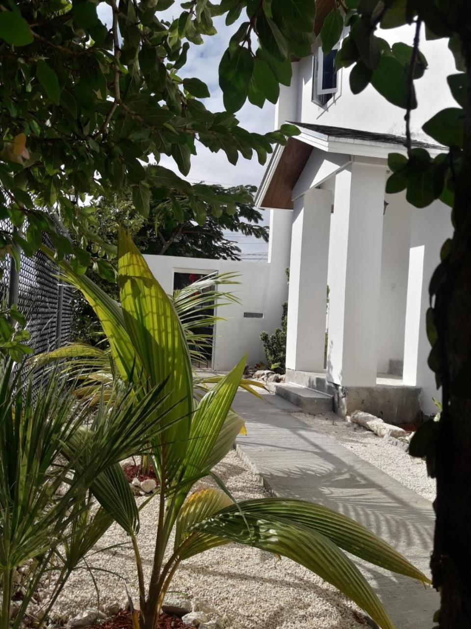 Bell At The Airport Suites Adults Only - Free Airport Transportation Nassau Esterno foto