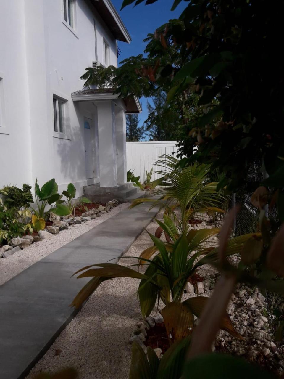 Bell At The Airport Suites Adults Only - Free Airport Transportation Nassau Esterno foto