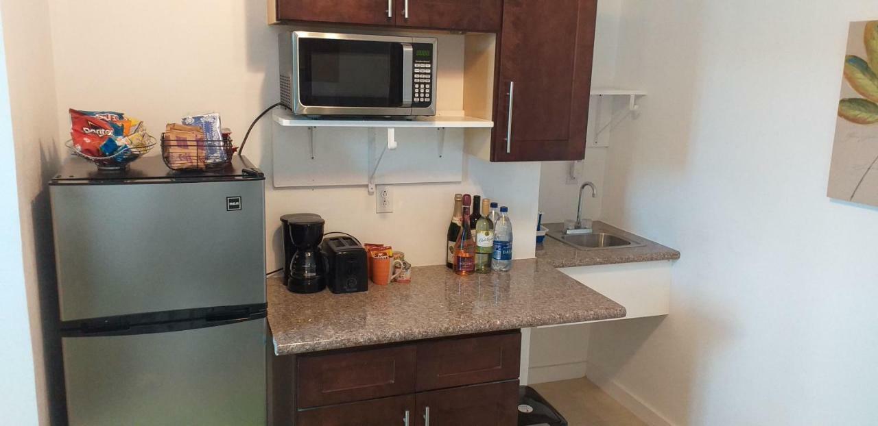 Bell At The Airport Suites Adults Only - Free Airport Transportation Nassau Esterno foto