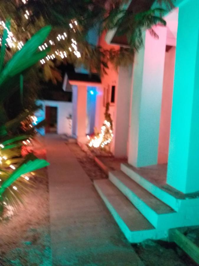 Bell At The Airport Suites Adults Only - Free Airport Transportation Nassau Esterno foto